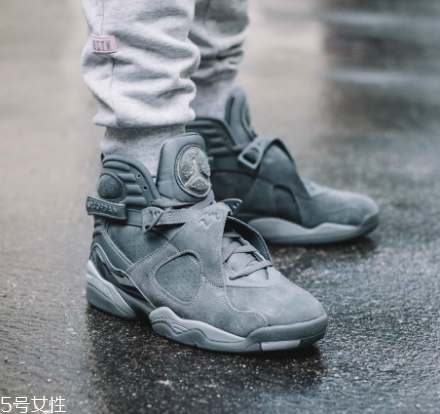 運(yùn)動(dòng)鞋上的膠怎么去掉？用香蕉水就能輕松洗掉