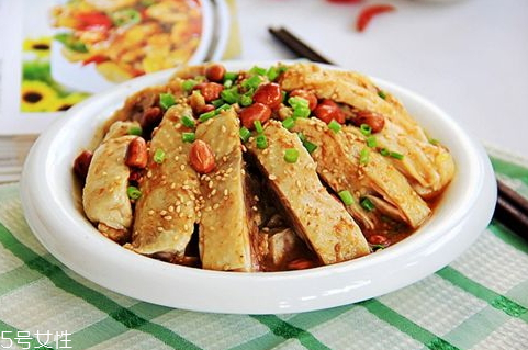 口水雞可以放冰箱嗎 拌好后放冰箱冷卻更好吃 口水雞可以放冰箱嗎 拌好后放冰箱冷卻更好吃