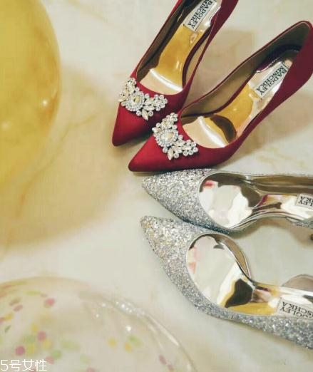 badgley mischka是幾線品牌？穿上它讓婚禮不留遺憾