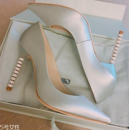 sophia webster是奢侈品嗎？在足間翩然起舞