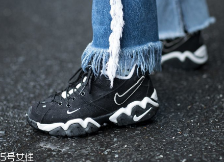 運(yùn)動鞋洗完發(fā)臭怎么辦？鞋子洗完一定要曬干