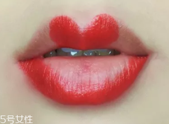 絲絨口紅和啞光哪個(gè)好？正式場合用啞光