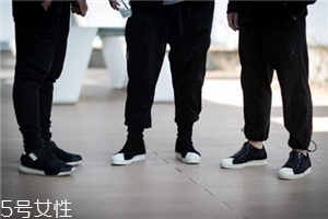 運(yùn)動鞋沾土如何清理？泥土漬清理要仔細(xì)