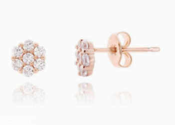 什么材質的耳釘不過敏？純銀耳釘解決耳朵腫痛