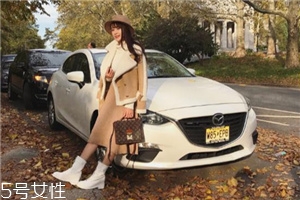 羊羔絨外套配什么鞋子？三款搭配出街不用愁