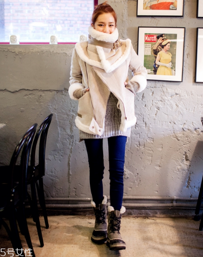 羊羔絨外套配什么鞋子？三款搭配出街不用愁