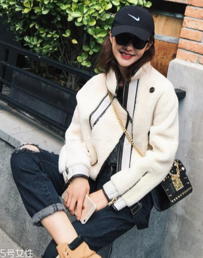 羊羔絨外套配什么鞋子？三款搭配出街不用愁