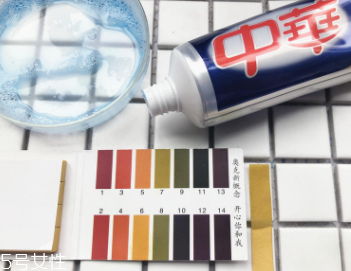 美白牙膏有用嗎？中華魔麗迅白牙膏評(píng)測