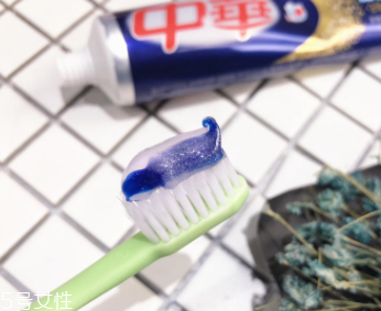 美白牙膏有用嗎？中華魔麗迅白牙膏評(píng)測