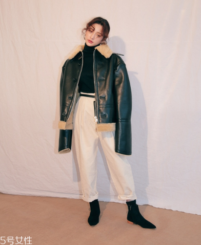羊羔絨外套配什么褲子？讓你開春美個夠