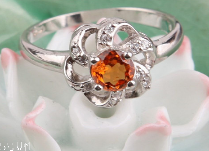 石榴石戒指一般多少錢？不同等級(jí)價(jià)格不同