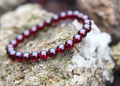 石榴石手鏈一般多少錢？品相越好價格越高