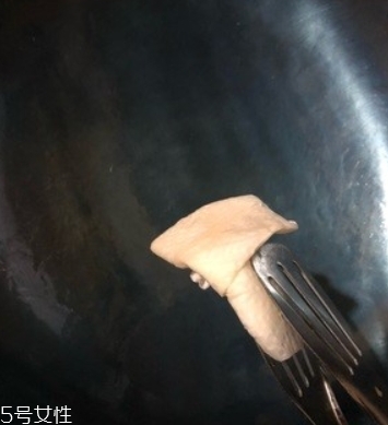 章丘鐵鍋怎么開鍋？臻三環(huán)鐵鍋開鍋教程