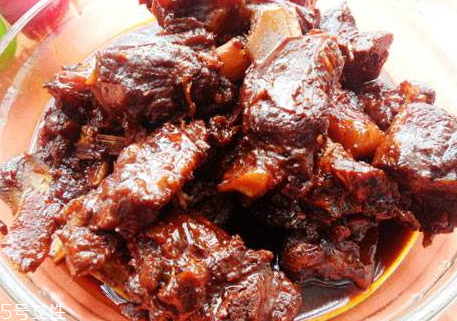 紅燒排骨可以放啤酒嗎 放啤酒去腥 紅燒排骨可以放啤酒嗎 放啤酒去腥