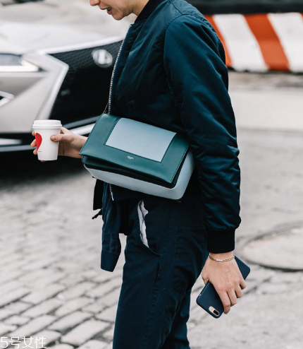 celine屬于什么價(jià)位？你跟超模之間只有一個(gè)包的距離