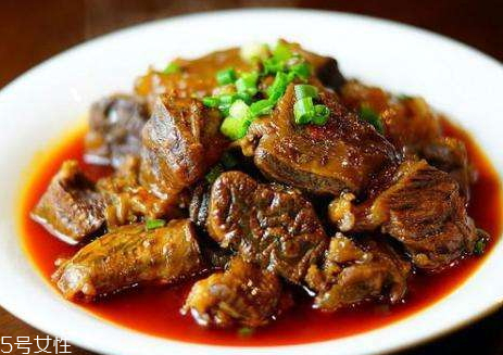 紅燒牛肉用冷水還是熱水 冷水焯水 紅燒牛肉用冷水還是熱水 冷水焯水