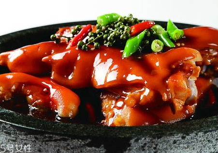 紅燒豬蹄用前蹄還是后蹄 兩者區(qū)別 紅燒豬蹄用前蹄還是后蹄 兩者區(qū)別