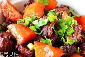 紅燒羊肉可以放冰糖嗎 當(dāng)然可以 紅燒羊肉可以放冰糖嗎 當(dāng)然可以