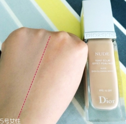 dior迪奧和阿瑪尼粉底液哪個好？