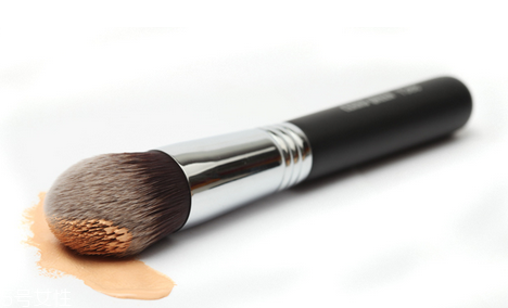 艾諾琪和受受狼化妝刷哪家好 化妝刷使底妝與肌膚更加貼合 艾諾琪和受受狼化妝刷哪家好 化妝刷使底妝與肌膚更加貼合