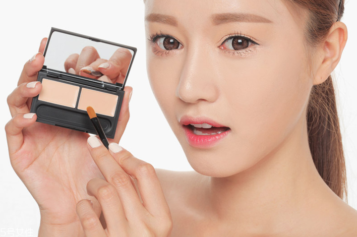 使用遮瑕膏有哪些誤區(qū) 遮瑕膏選購小技巧 使用遮瑕膏有哪些誤區(qū) 遮瑕膏選購小技巧