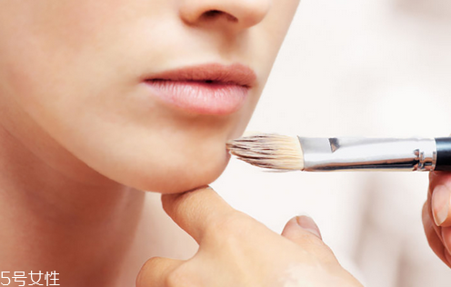 使用遮瑕膏有哪些誤區(qū) 遮瑕膏選購小技巧 使用遮瑕膏有哪些誤區(qū) 遮瑕膏選購小技巧