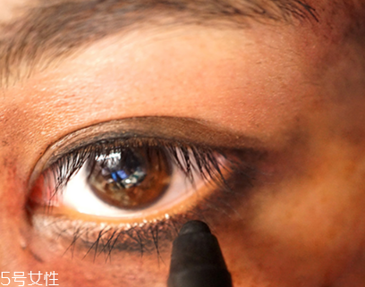 怎么在手上畫(huà)流血傷口 受傷妝具體步驟 怎么在手上畫(huà)流血傷口 受傷妝具體步驟