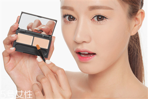 bb霜可以代替遮瑕膏用嗎 遮瑕膏的9種用法 bb霜可以代替遮瑕膏用嗎 遮瑕膏的9種用法