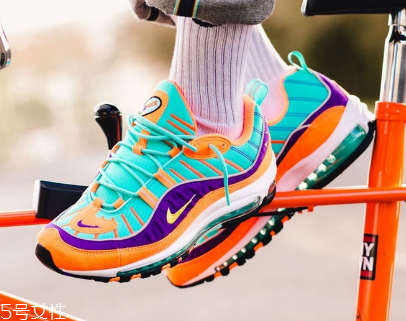 運動鞋白邊變黃怎么辦？運動鞋鞋邊清洗小妙招