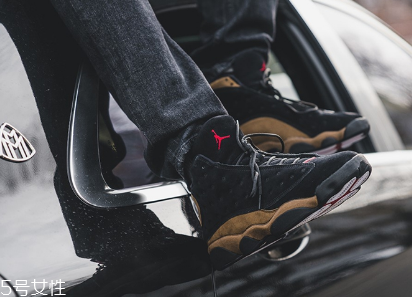 運動鞋鞋邊破了怎么辦？巧妙修補不浪費