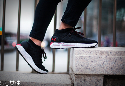 運動鞋穿41皮鞋穿多大？運動鞋比皮鞋大半碼