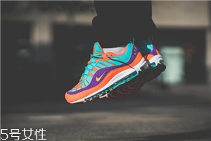 運動鞋穿41皮鞋穿多大？運動鞋比皮鞋大半碼