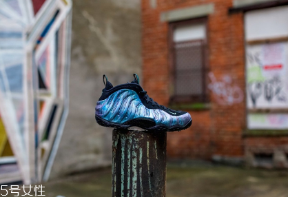 運(yùn)動鞋比板鞋大一碼嗎？按正常尺碼購買