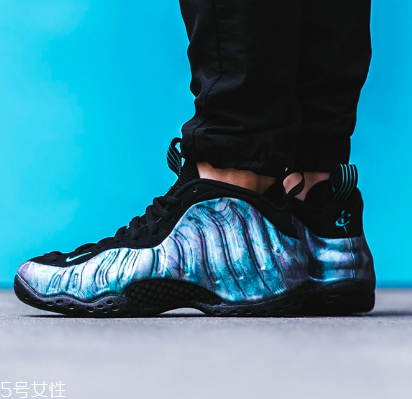 運(yùn)動鞋比板鞋大一碼嗎？按正常尺碼購買