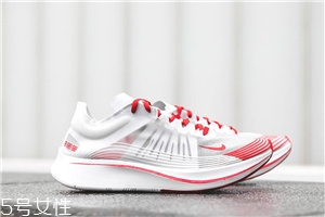 運(yùn)動鞋比板鞋大一碼嗎？按正常尺碼購買