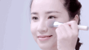 黃皮用什么顏色的腮紅？選擇與黃色互補的紫色