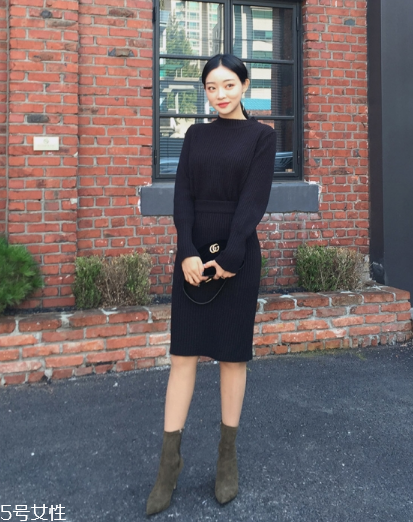 針織套裝配什么鞋子？彰顯時(shí)髦和個(gè)性
