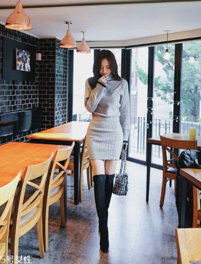 針織套裝配什么鞋子？彰顯時(shí)髦和個(gè)性