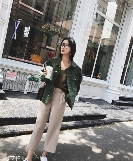 牛仔上衣配什么褲子好看？這個春天酷到爆