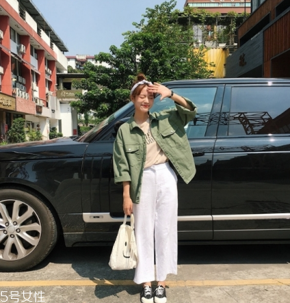 牛仔上衣配什么褲子好看？這個春天酷到爆