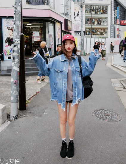 牛仔上衣配什么褲子好看？這個春天酷到爆