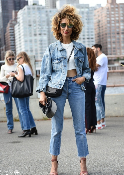 牛仔上衣配什么褲子好看？這個春天酷到爆