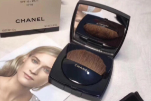 Chanel香奈兒柔光蜜粉餅好用嗎？春夏妝容救星