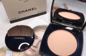 Chanel香奈兒柔光蜜粉餅好用嗎？春夏妝容救星