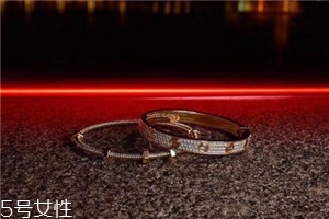 卡地亞手鐲會(huì)有劃痕嗎？一生摯愛(ài)的象征