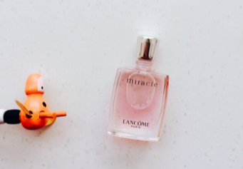 蘭蔻奇跡香水香味能持續(xù)多久？五個(gè)小時(shí)左右
