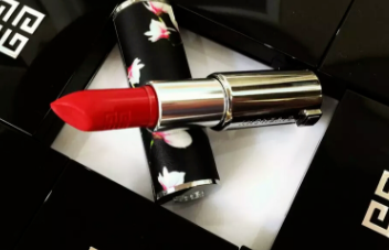 紀(jì)梵希小羊皮306是什么顏色？不挑皮的大紅色