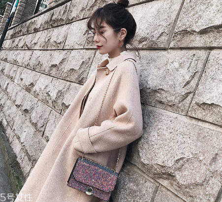 白領(lǐng)適合背什么款式包包？經(jīng)典款手袋來襲