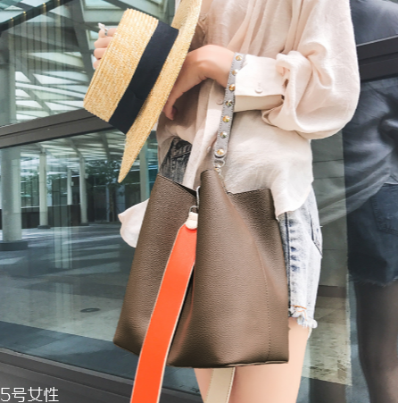 白領(lǐng)適合背什么款式包包？經(jīng)典款手袋來襲