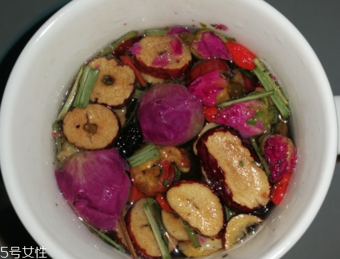 紅棗桂圓枸杞茶什么時(shí)候喝 紅棗桂圓枸杞茶什么時(shí)候喝